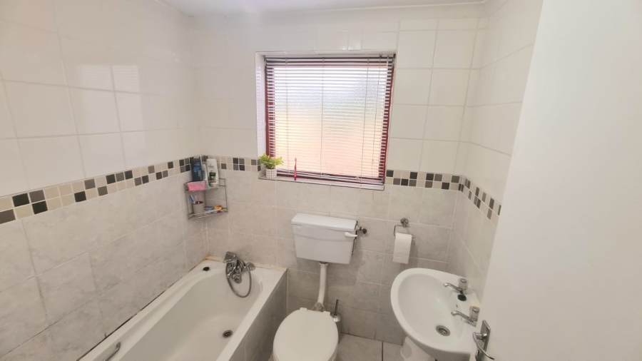 To Let 2 Bedroom Property for Rent in Bardale Village Western Cape